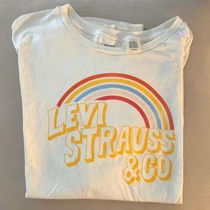 $3 when bundled w/ others! Levi’s t shirt